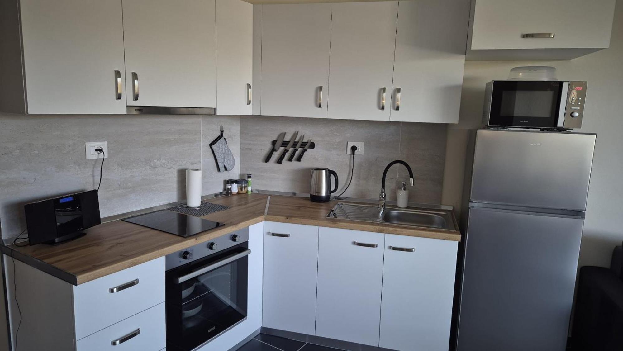 Petra Apartamento Golem (Tirana)